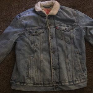 Levi jacket with fur in the inside